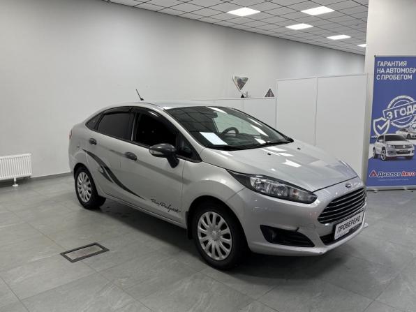 Ford Fiesta Mk6 Рестайлинг с пробегом 2018 года, цена 1 000 000 рублей, 53369 км, седан, Автокод Объявления