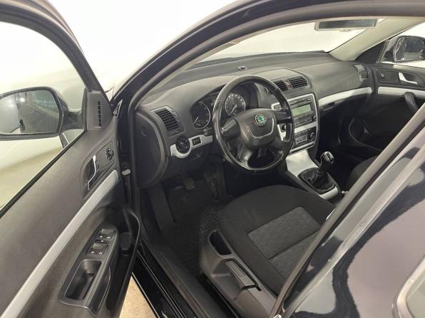 Skoda Octavia II (A5) Рестайлинг с пробегом 2011 года, цена 679 000 рублей, 186233 км, лифтбек, Автокод Объявления