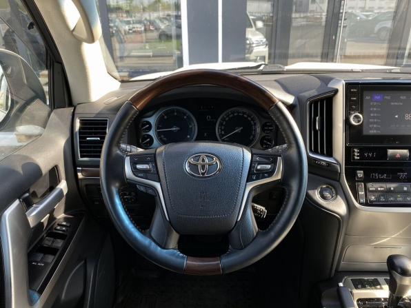 Toyota Land Cruiser 200 Series Рестайлинг 2 с пробегом 2017 года, цена 6 549 000 рублей, 81280 км, внедорожник, Автокод Объявления