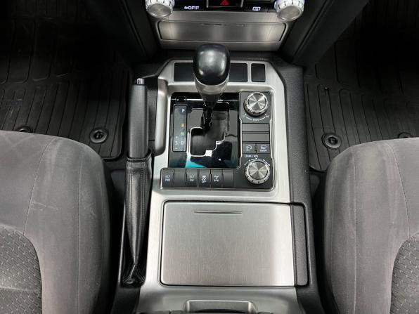 Toyota Land Cruiser 200 Series Рестайлинг 2 с пробегом 2018 года, цена 5 880 000 рублей, 190000 км, внедорожник, Автокод Объявления