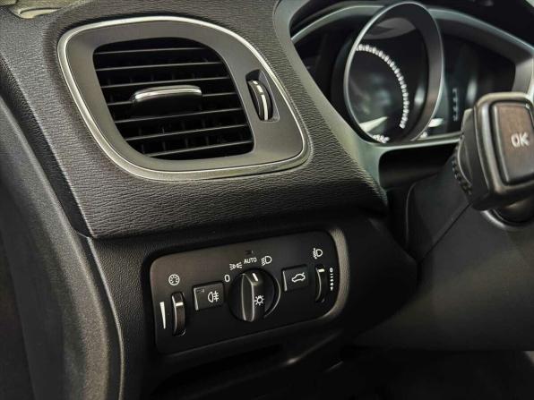 Volvo V40 II с пробегом 2016 года, цена 1 370 000 рублей, 218673 км, хэтчбек, Автокод Объявления