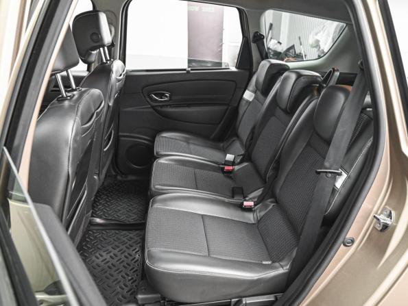 Renault Scenic III Рестайлинг 2 с пробегом 2015 года, цена 1 365 000 рублей, 179632 км, компактвэн, Автокод Объявления