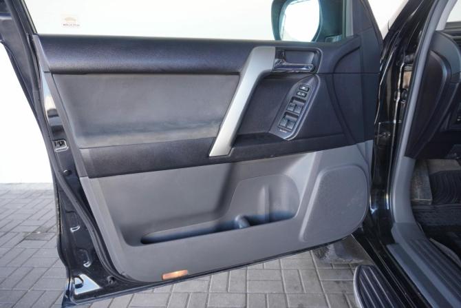 Toyota Land Cruiser Prado 150 Series с пробегом 2010 года, цена 2 390 000 рублей, 298420 км, внедорожник, Автокод Объявления