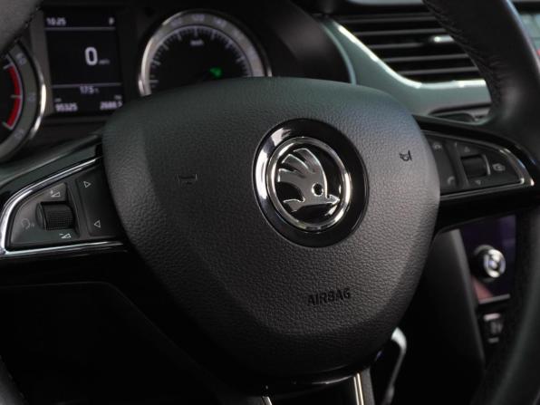 Skoda Octavia III (A7) Рестайлинг с пробегом 2018 года, цена 1 929 000 рублей, 95325 км, лифтбек, Автокод Объявления