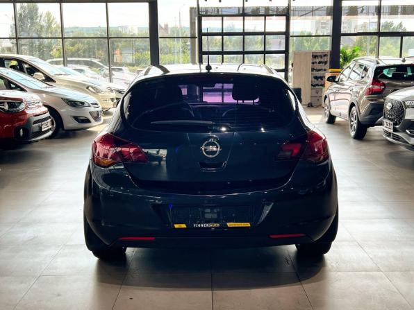 Opel Astra J с пробегом 2011 года, цена 930 000 рублей, 154805 км, хэтчбек, Автокод Объявления