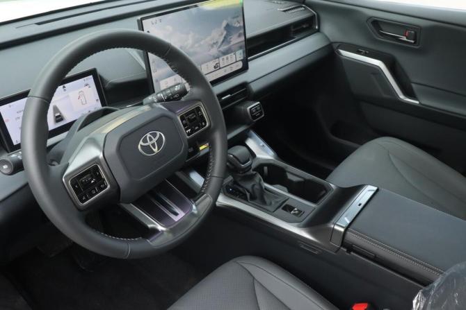 Toyota RAV4 VI (XA60) с пробегом 2026 года, цена 4 250 000 рублей, 10 км, внедорожник, Автокод Объявления