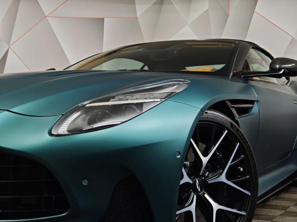 Aston Martin DB12 с пробегом 2024 года, цена 55 000 000 рублей, 2405 км, кабриолет, Автокод Объявления