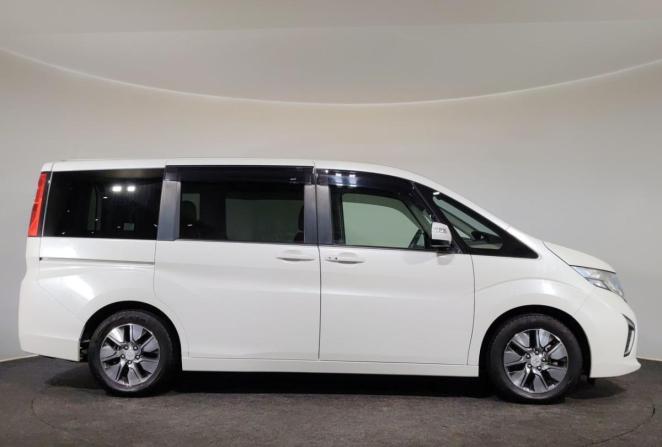Honda Stepwgn V Рестайлинг с пробегом 2020 года, цена 2 450 000 рублей, 89279 км, минивэн, Автокод Объявления
