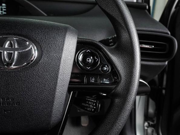 Toyota Prius IV (XW50) с пробегом 2019 года, цена 1 699 000 рублей, 111685 км, лифтбек, Автокод Объявления