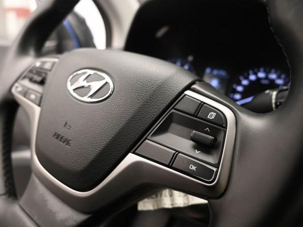 Hyundai Solaris II с пробегом 2018 года, цена 1 499 900 рублей, 94300 км, седан, Автокод Объявления