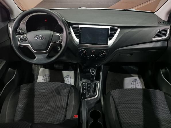 Hyundai Solaris II с пробегом 2017 года, цена 1 550 000 рублей, 61430 км, седан, Автокод Объявления