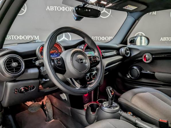 Mini Hatch III (F55/F56) Рестайлинг с пробегом 2020 года, цена 2 315 000 рублей, 51000 км, хэтчбек, Автокод Объявления