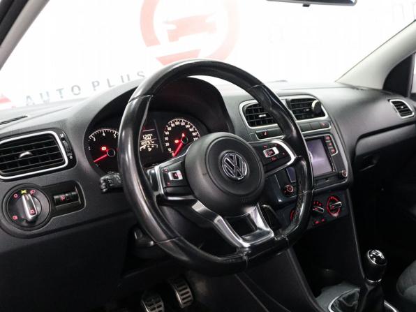 Volkswagen Polo V Рестайлинг с пробегом 2018 года, цена 859 000 рублей, 225000 км, седан, Автокод Объявления