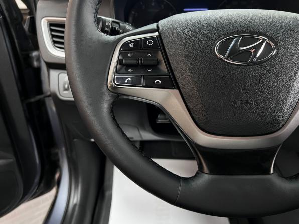 Hyundai Solaris II с пробегом 2017 года, цена 1 345 000 рублей, 119026 км, седан, Автокод Объявления