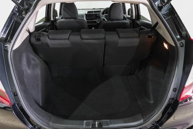 Honda Fit III Рестайлинг с пробегом 2019 года, цена 1 289 000 рублей, 63000 км, хэтчбек, Автокод Объявления
