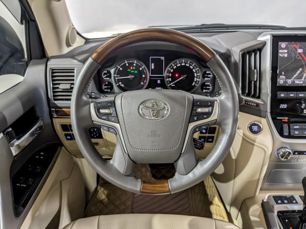 Toyota Land Cruiser 200 Series Рестайлинг 2 с пробегом 2018 года, цена 8 950 000 рублей, 15980 км, внедорожник, Автокод Объявления