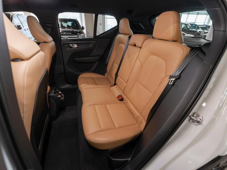 Volvo XC40 I Москва  - изображение 12