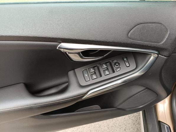 Volvo V40 Cross Country I с пробегом 2013 года, цена 949 000 рублей, 241480 км, хэтчбек, Автокод Объявления
