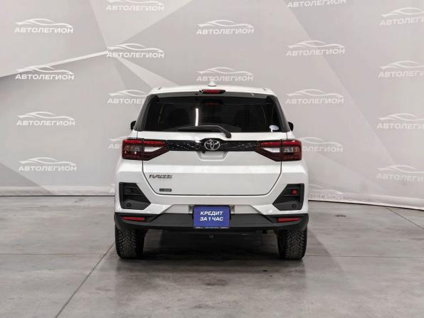 Toyota Raize I с пробегом 2020 года, цена 1 950 000 рублей, 45080 км, внедорожник, Автокод Объявления