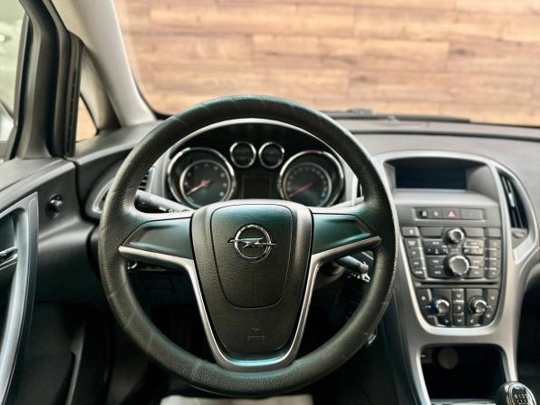 Opel Astra J Рестайлинг с пробегом 2013 года, цена 799 000 рублей, 238784 км, универсал, Автокод Объявления