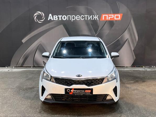 Kia Rio IV Рестайлинг с пробегом 2021 года, цена 1 240 000 рублей, 112796 км, седан, Автокод Объявления