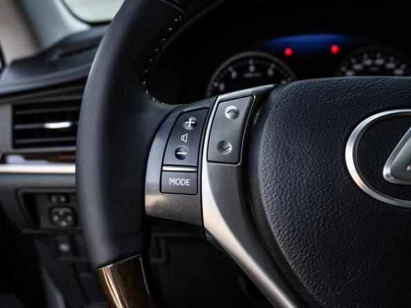Lexus ES VI с пробегом 2013 года, цена 2 240 000 рублей, 108595 км, седан, Автокод Объявления