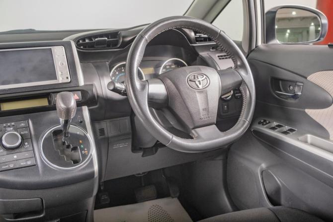 Toyota Wish II с пробегом 2010 года, цена 1 299 000 рублей, 84000 км, минивэн, Автокод Объявления