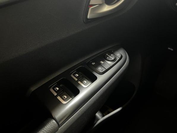 Kia Rio IV Рестайлинг с пробегом 2022 года, цена 1 590 000 рублей, 160964 км, хэтчбек, Автокод Объявления