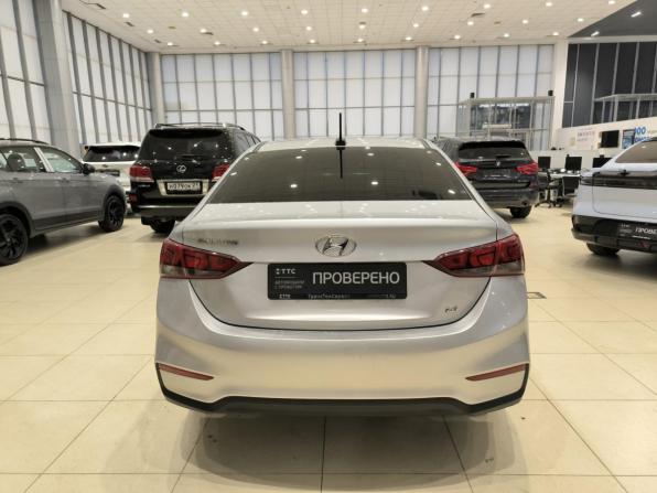 Hyundai Solaris II с пробегом 2018 года, цена 1 050 000 рублей, 200446 км, седан, Автокод Объявления