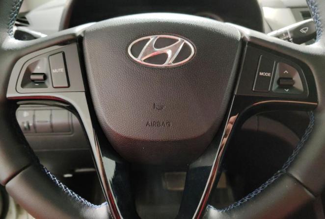 Hyundai Solaris I Рестайлинг с пробегом 2016 года, цена 850 000 рублей, 178814 км, седан, Автокод Объявления