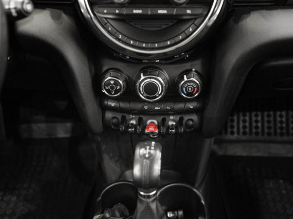 Mini Hatch III (F55/F56) с пробегом 2017 года, цена 1 540 000 рублей, 148677 км, хэтчбек, Автокод Объявления