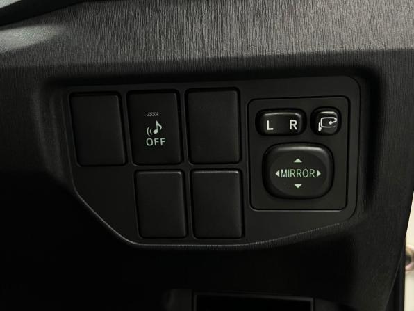 Toyota Prius III Рестайлинг (XW30) с пробегом 2015 года, цена 1 240 000 рублей, 114584 км, лифтбек, Автокод Объявления