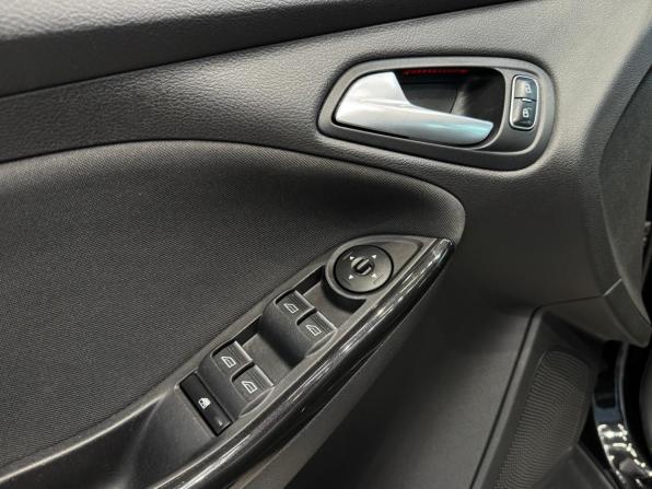 Ford Focus III Рестайлинг с пробегом 2016 года, цена 1 350 000 рублей, 137889 км, хэтчбек, Автокод Объявления