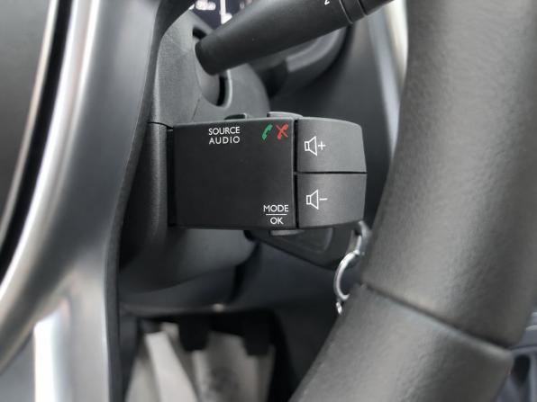 Renault Sandero II Рестайлинг с пробегом 2020 года, цена 1 299 000 рублей, 74294 км, хэтчбек, Автокод Объявления