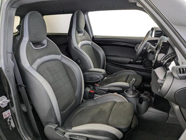 Mini Hatch III (F55/F56) Рестайлинг с пробегом 2020 года, цена 3 200 000 рублей, 69668 км, хэтчбек, Автокод Объявления