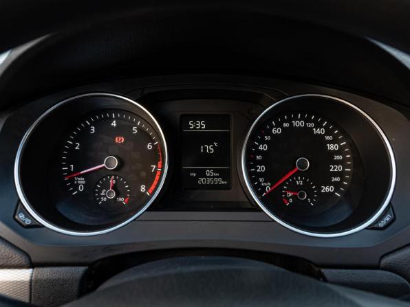 Volkswagen Jetta VI Рестайлинг с пробегом 2015 года, цена 998 000 рублей, 203599 км, седан, Автокод Объявления