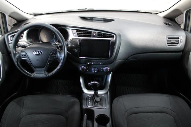 Kia Ceed II Рестайлинг с пробегом 2017 года, цена 1 044 000 рублей, 177856 км, хэтчбек, Автокод Объявления