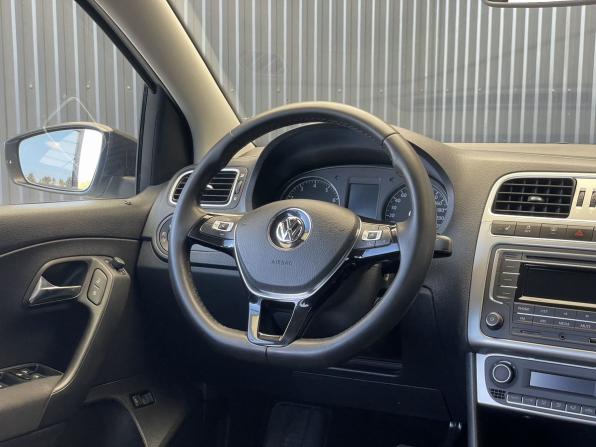 Volkswagen Polo V Рестайлинг с пробегом 2017 года, цена 1 447 000 рублей, 78351 км, седан, Автокод Объявления