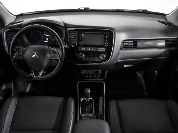 Mitsubishi Outlander III Рестайлинг 2 с пробегом 2017 года, цена 1 910 000 рублей, 93100 км, внедорожник, Автокод Объявления
