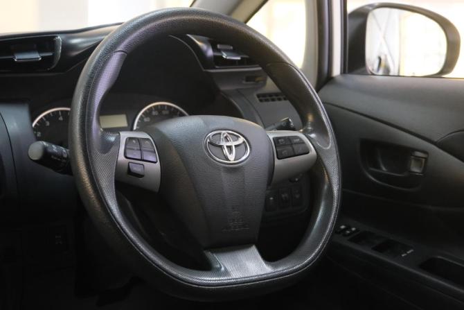 Toyota Wish II Рестайлинг с пробегом 2017 года, цена 1 819 000 рублей, 89000 км, минивэн, Автокод Объявления