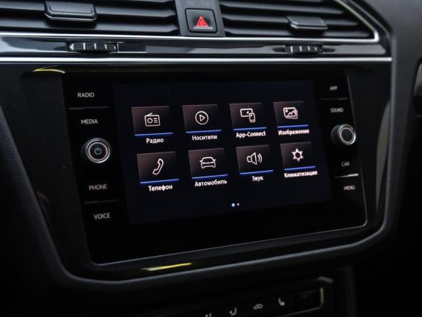 Volkswagen Tiguan II с пробегом 2018 года, цена 2 399 000 рублей, 124000 км, внедорожник, Автокод Объявления