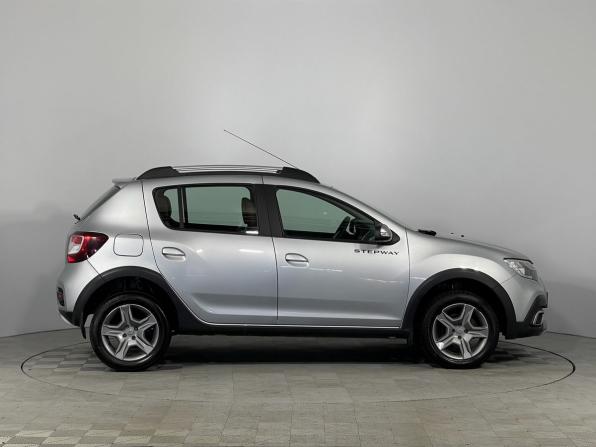 Renault Sandero II Рестайлинг с пробегом 2021 года, цена 1 455 000 рублей, 62870 км, хэтчбек, Автокод Объявления