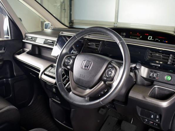 Honda Stepwgn V Рестайлинг с пробегом 2019 года, цена 2 119 995 рублей, 117247 км, минивэн, Автокод Объявления