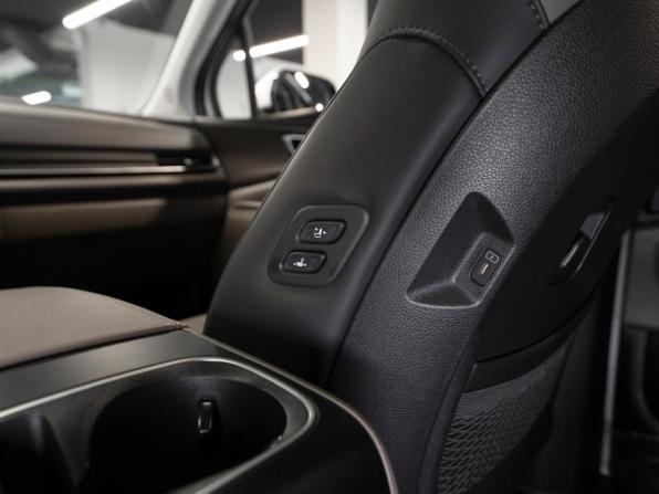 Kia Carnival IV Рестайлинг с пробегом 2024 года, цена 5 700 000 рублей, 23236 км, минивэн, Автокод Объявления