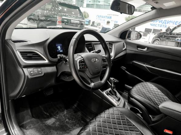 Hyundai Solaris II с пробегом 2017 года, цена 1 350 000 рублей, 130356 км, седан, Автокод Объявления