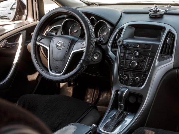 Opel Astra J Рестайлинг с пробегом 2012 года, цена 650 000 рублей, 255354 км, седан, Автокод Объявления