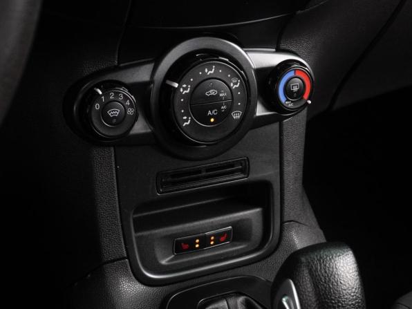Ford Fiesta Mk6 Рестайлинг с пробегом 2016 года, цена 699 000 рублей, 218193 км, седан, Автокод Объявления