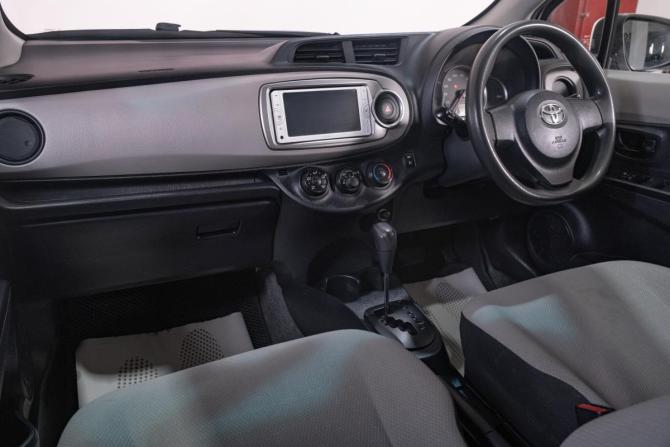 Toyota Vitz III (XP130) с пробегом 2013 года, цена 739 000 рублей, 130000 км, хэтчбек, Автокод Объявления