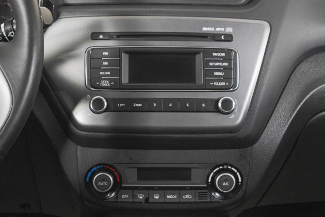 Kia Rio III Рестайлинг с пробегом 2017 года, цена 1 099 000 рублей, 62974 км, хэтчбек, Автокод Объявления
