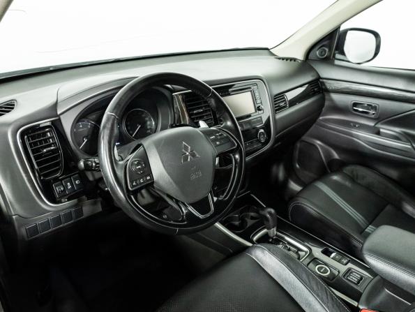 Mitsubishi Outlander III Рестайлинг 2 с пробегом 2017 года, цена 1 639 700 рублей, 183457 км, внедорожник, Автокод Объявления